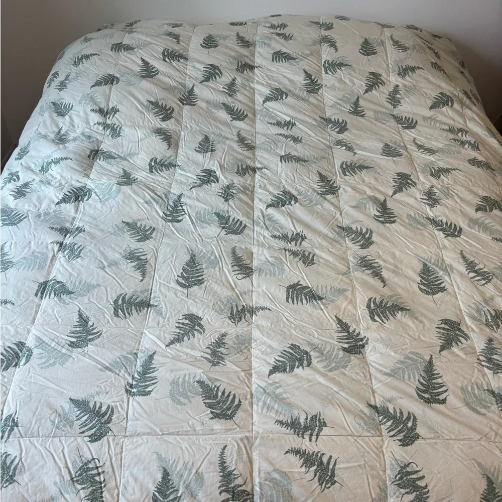 Vintage Quilt Hand Crafted Bedspread Leaf Pattern Cotton Silk Trim Cabin Green